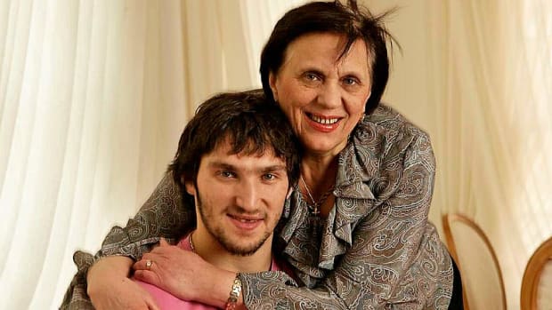 ovechkin-mom-main-bruty.jpg